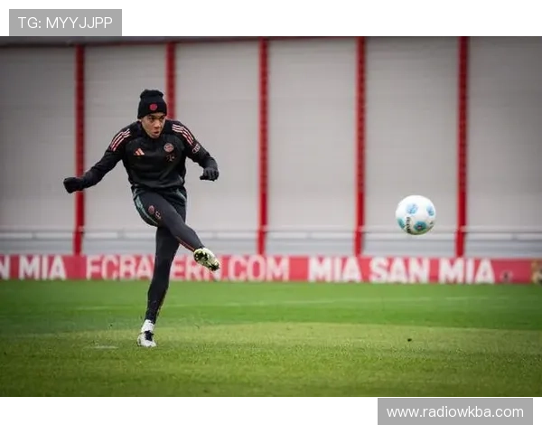 Musiala 训练中的有趣瞬间 Musiala 训练中的有趣瞬间