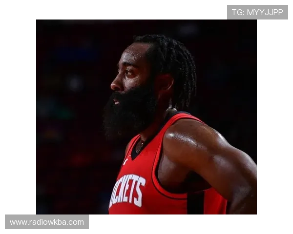 特里皮尔:从边路传中手到球队领袖的角色跃迁解析 特里皮尔:从边路传中手到球队领袖的角色跃迁解析