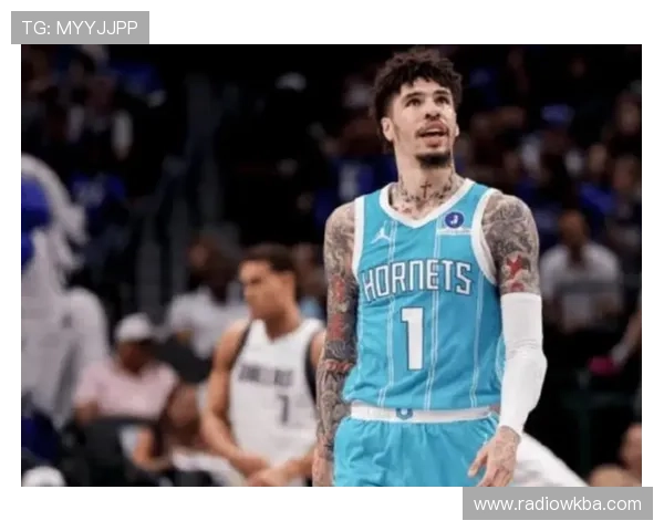 拉梅洛挡拆制造空位，对比库里更偏组织